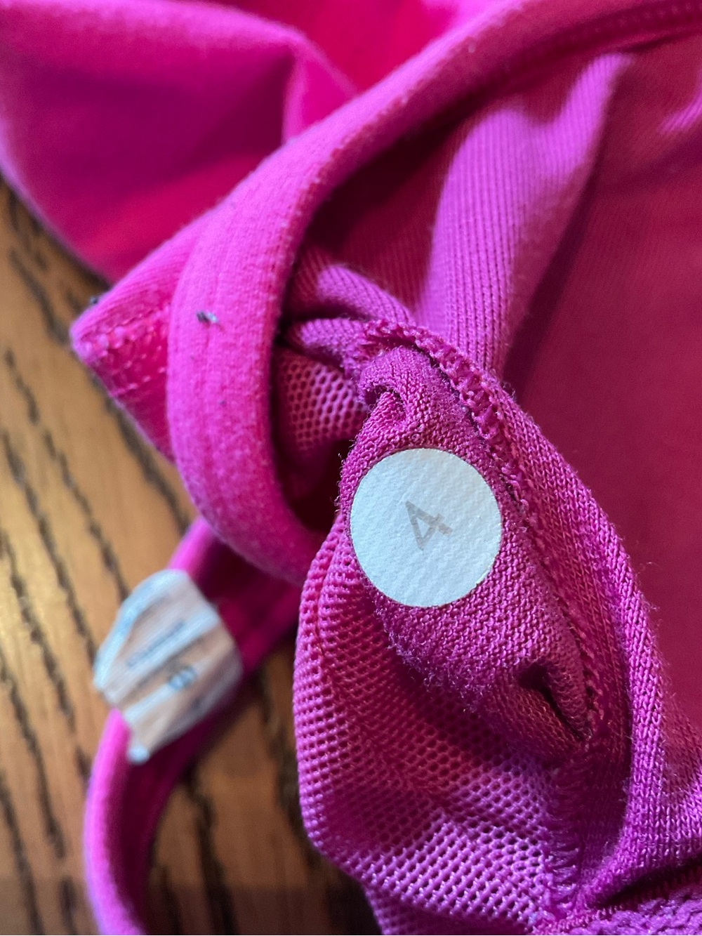lululemon - Built in Bra Pink Fitted Workout Tank Top. Size 4 - Picture 5 of 7